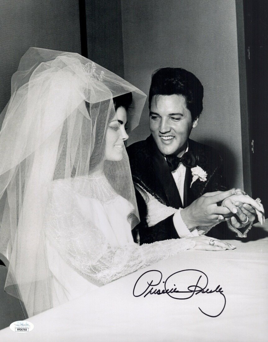 PRISCILLA PRESLEY Signed ELVIS WEDDING 11x14 Photo IN P (1 of 1)