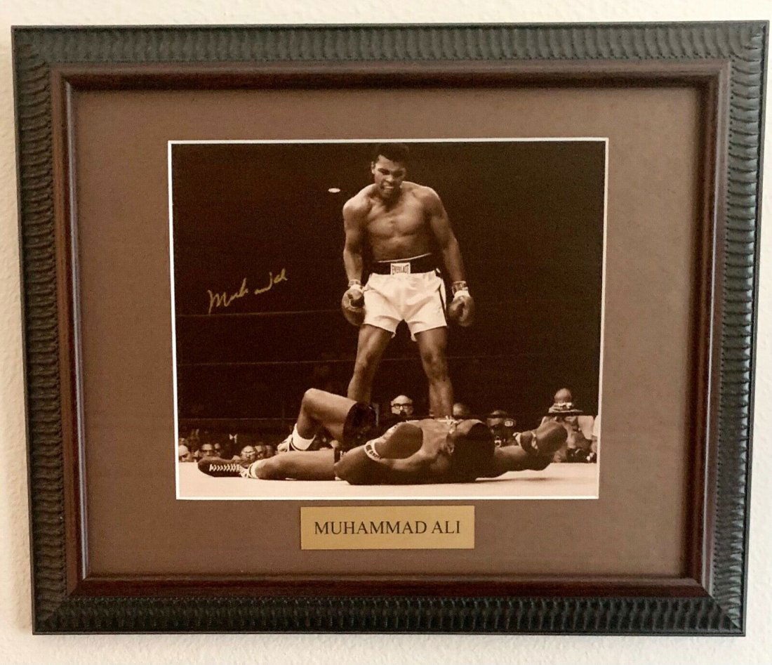 ICONIC Muhammad Ali SIGNED FRAMED PHOTO JSA LOA (1 of 2)