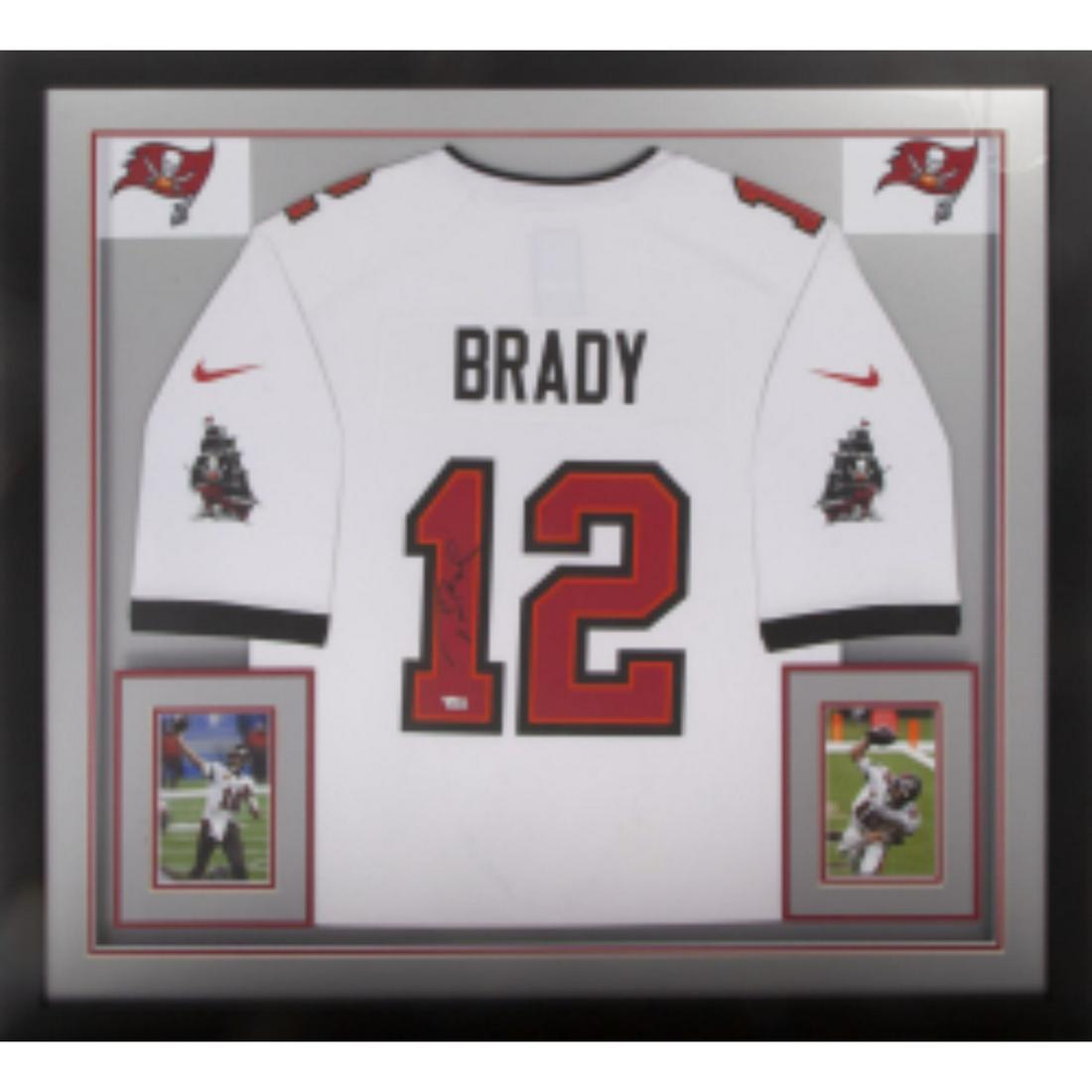 TOM BRADY SIGNED TAMPA BAY BUCCANEERS JERSEY FRAMED (1 of 1)