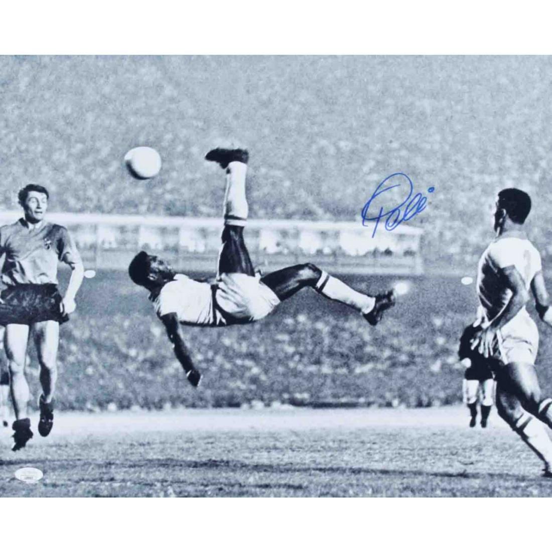 PELE SIGNED TEAM BRAZIL 16X20 PHOTO (JSA COA) (1 of 1)
