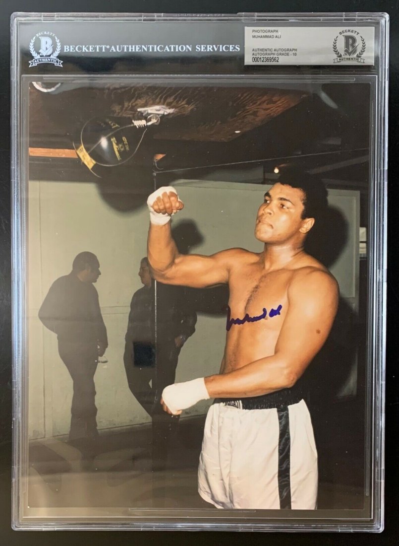 Muhammad Ali SIGNED Only Graded 10 Full Beckett Encapsu (1 of 1)