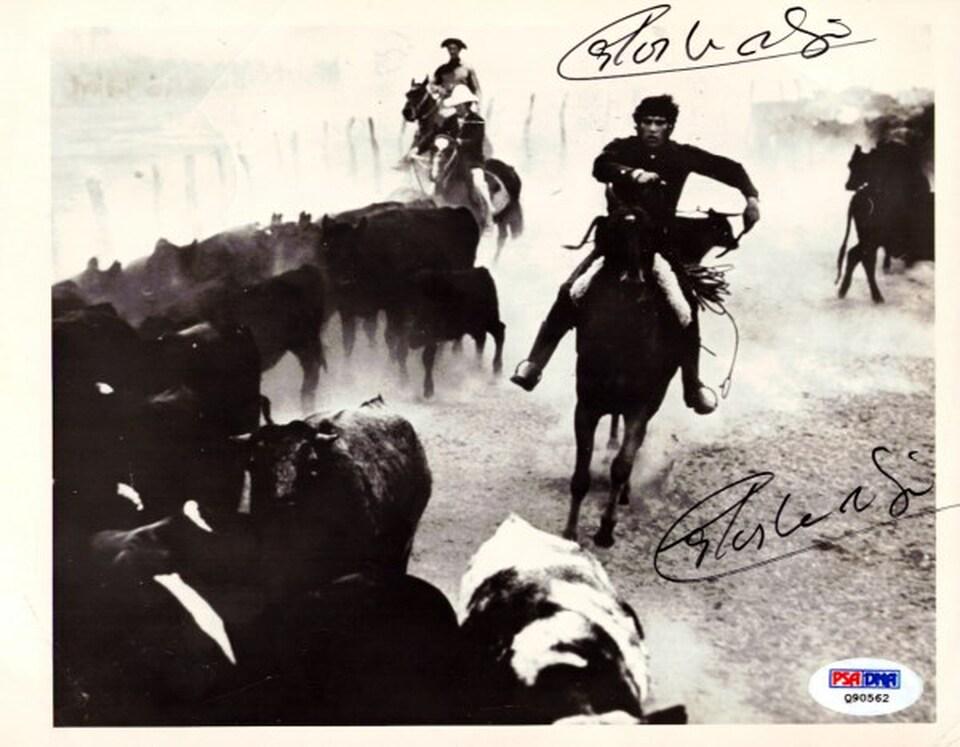 Carlos Monzon Autographed 6.5x8.5 Photo Signed Twice: Carlos Monzon Autographed 6.5x8.5 Photo Signed Twice PSA/DNA