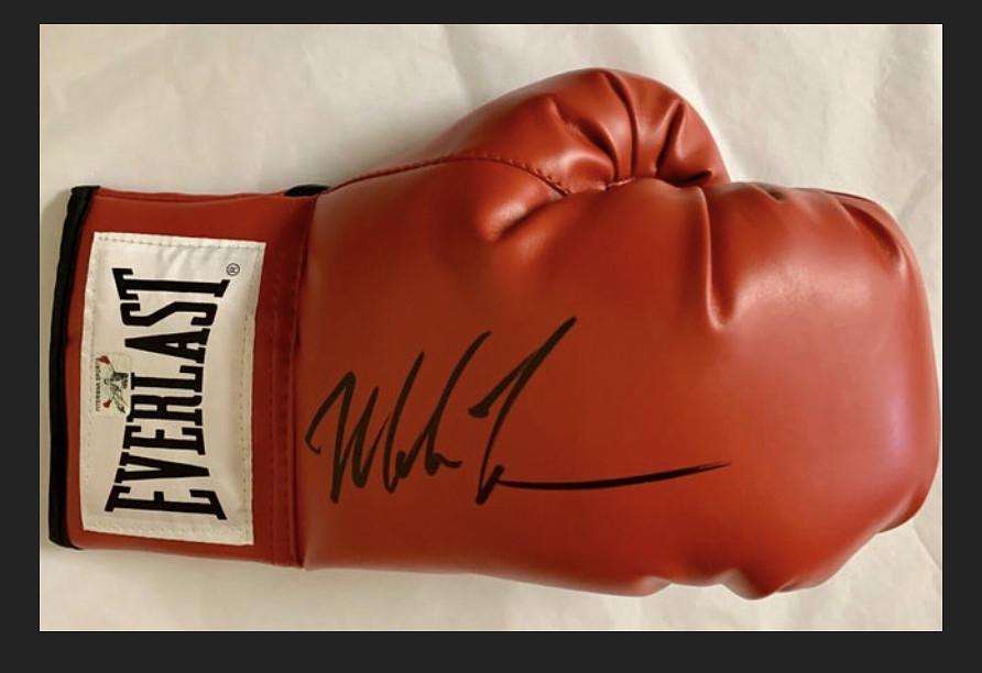 Mike Tyson Signed Everlast Glove Beckett COA (1 of 1)