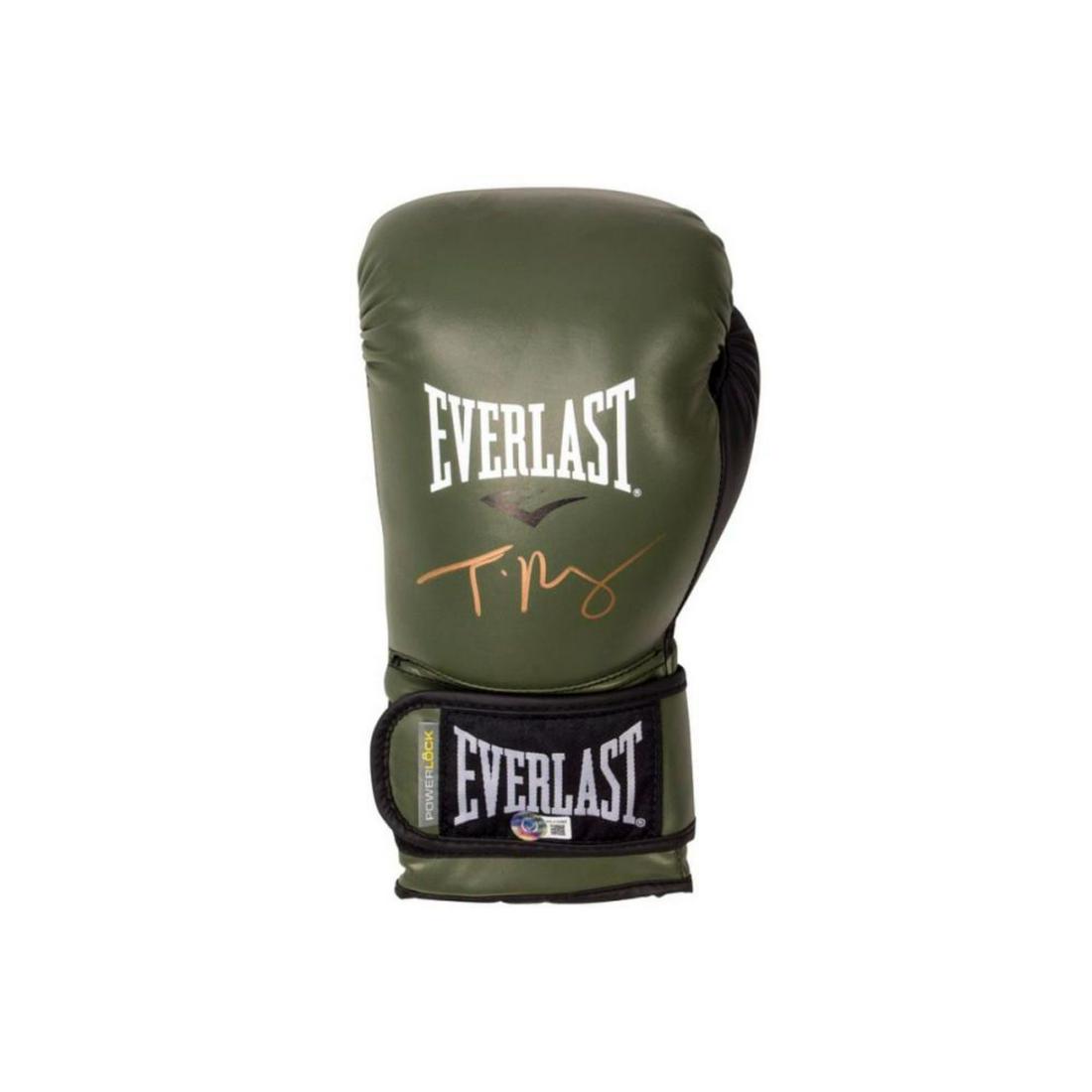 Tyson Fury hand signed Boxing glove BAS WITNESS: Tyson Fury hand signed Boxing glove BAS WITNESS