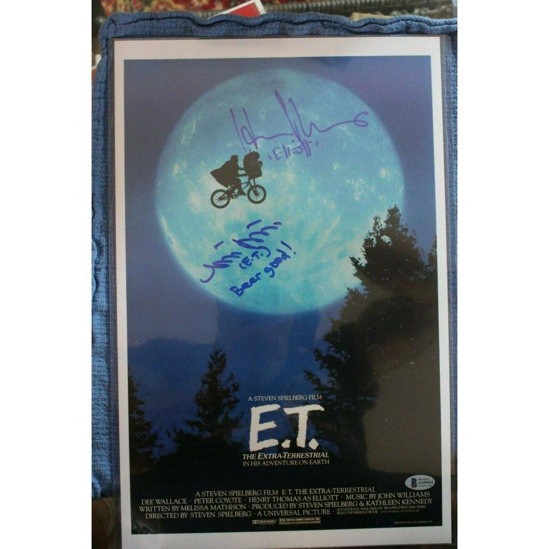 E.T. signed 11x17 movie photo by Henry Thomas and Matthew DeMeritt, Beckett COA: E.T. signed 11x17 movie photo by Henry Thomas and Matthew DeMeritt, Beckett COA