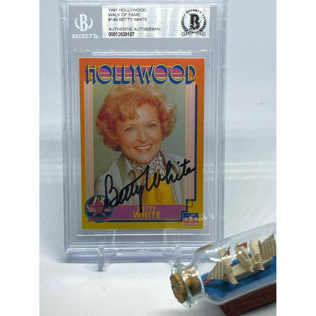 Betty White signed 1991 Hollywood Trading Card Beckett BAS Slabbed Auto (1 of 1)