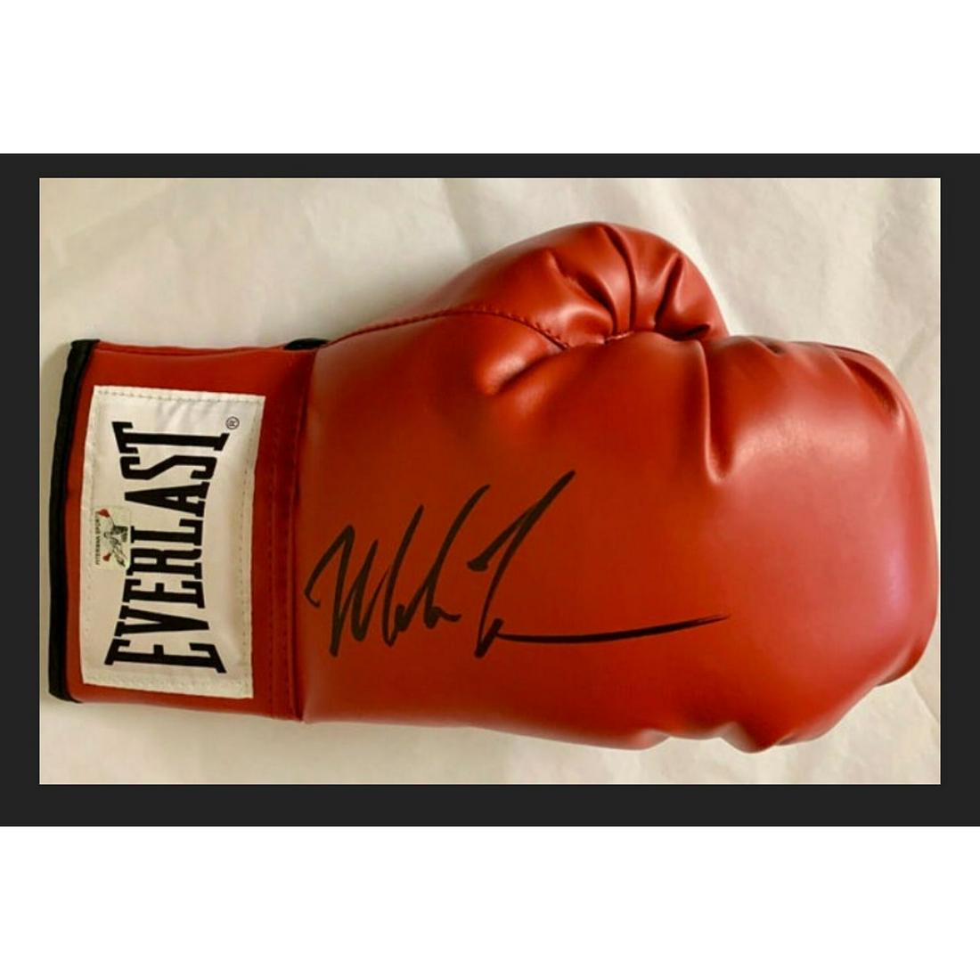 Mike Tyson Signed Everlast Glove Beckett COA: Mike Tyson Signed Everlast Glove Beckett COA