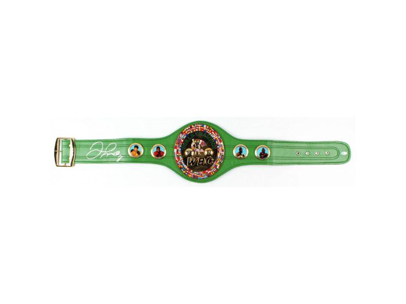 Floyd Mayweather Jr. Signed Full-Size WBC Heavyweight Championship Belt (Beckett COA): Full-size replica WBC Heavyweight Championship belt has been hand-signed by Floyd Mayweather Jr. The belt includes thick metal plates and faux leather.The lot / autograph(s) includes an official Becke