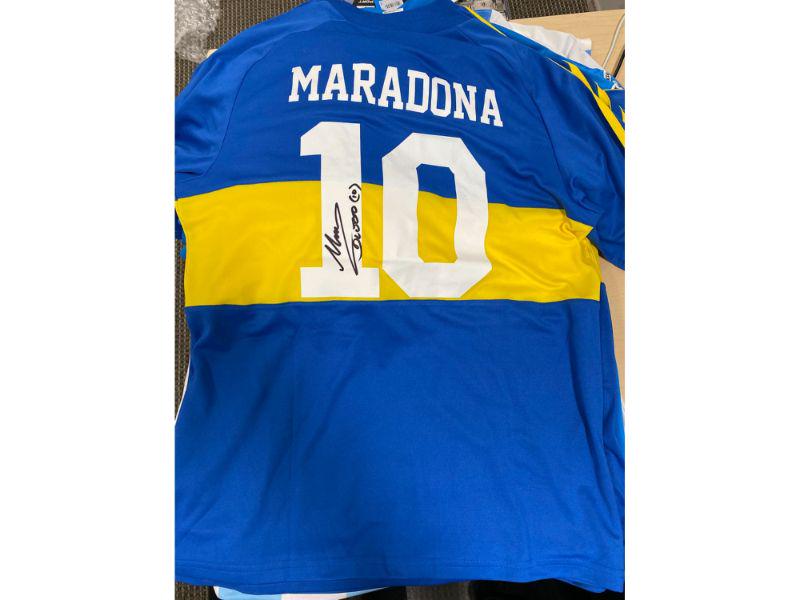 RARE Maradona signed boca Juniors Jersey with COA: RARE Maradona signed boca Juniors Jersey with COA