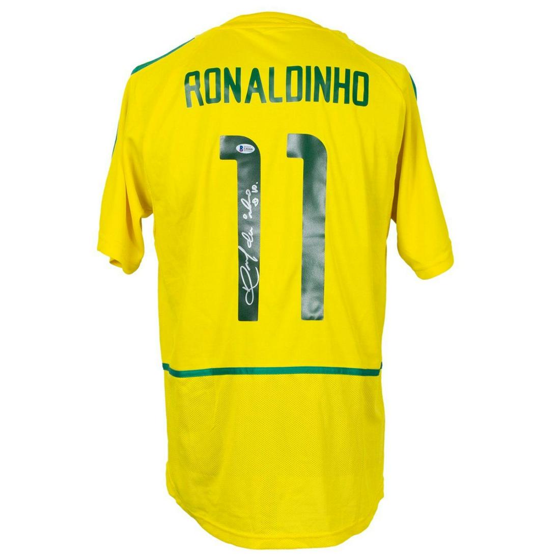 Ronaldinhio Signed Brazil National Team Jersey (Beckett COA): Ronaldinhio Signed Brazil National Team Jersey (Beckett COA)