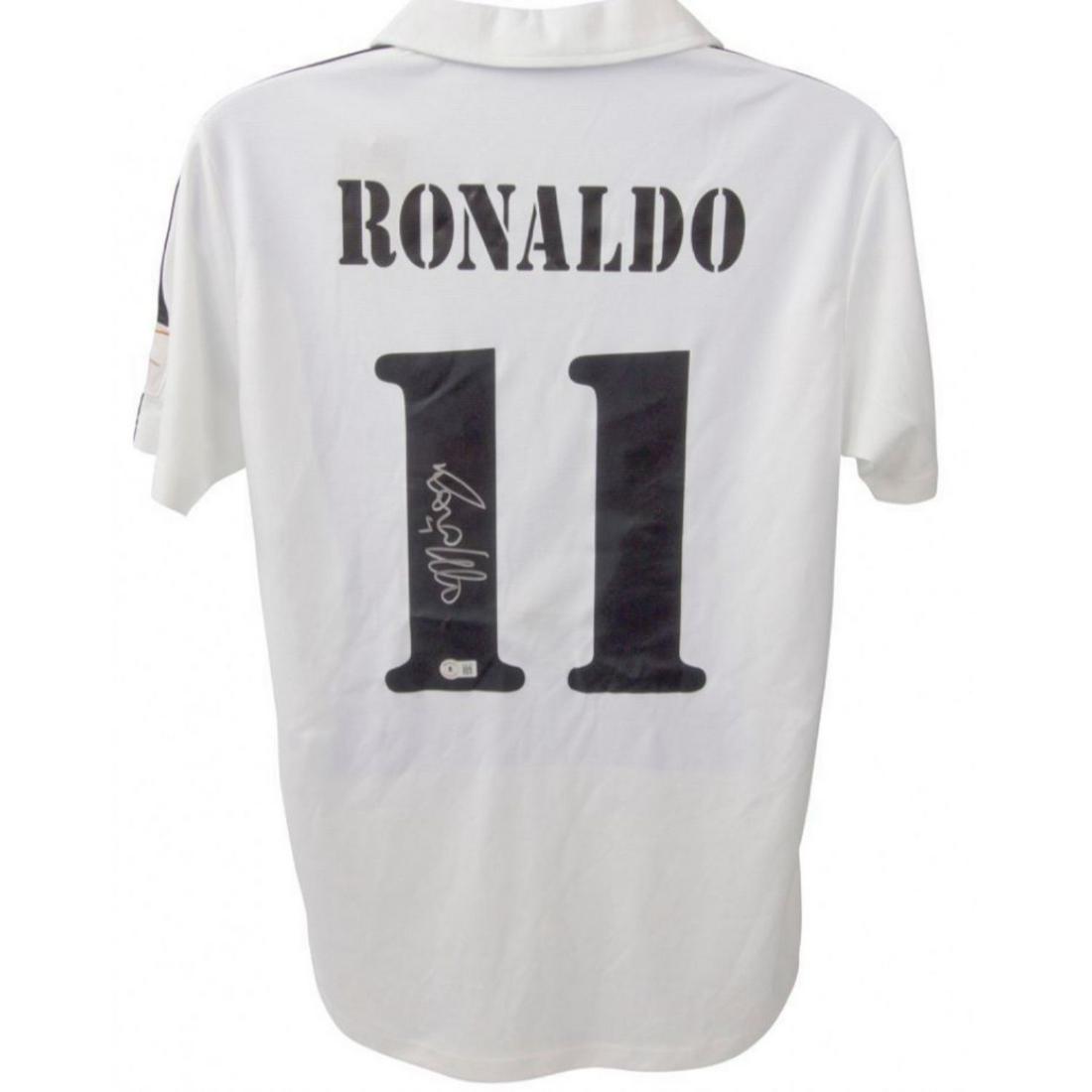 Ronaldo Nazario Signed Real Madrid Jersey (Beckett): Ronaldo Nazario Signed Real Madrid Jersey (Beckett)
