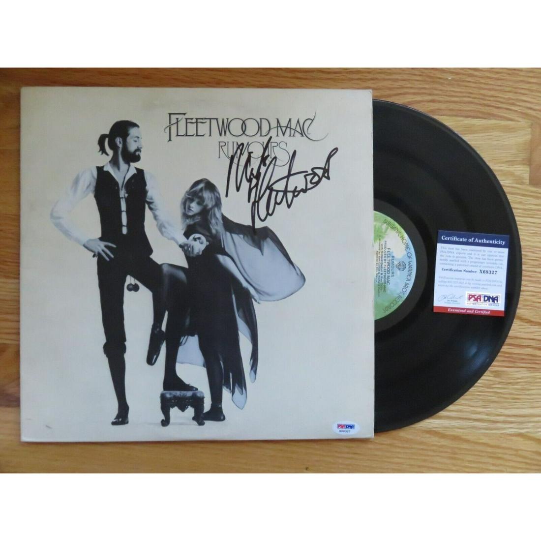 FLEETWOOD MAC "RUMOURS" 1977 Record Album Signed MICK FLEETWOOD (PSA COA): FLEETWOOD MAC "RUMOURS" 1977 Record Album Signed MICK FLEETWOOD (PSA COA)