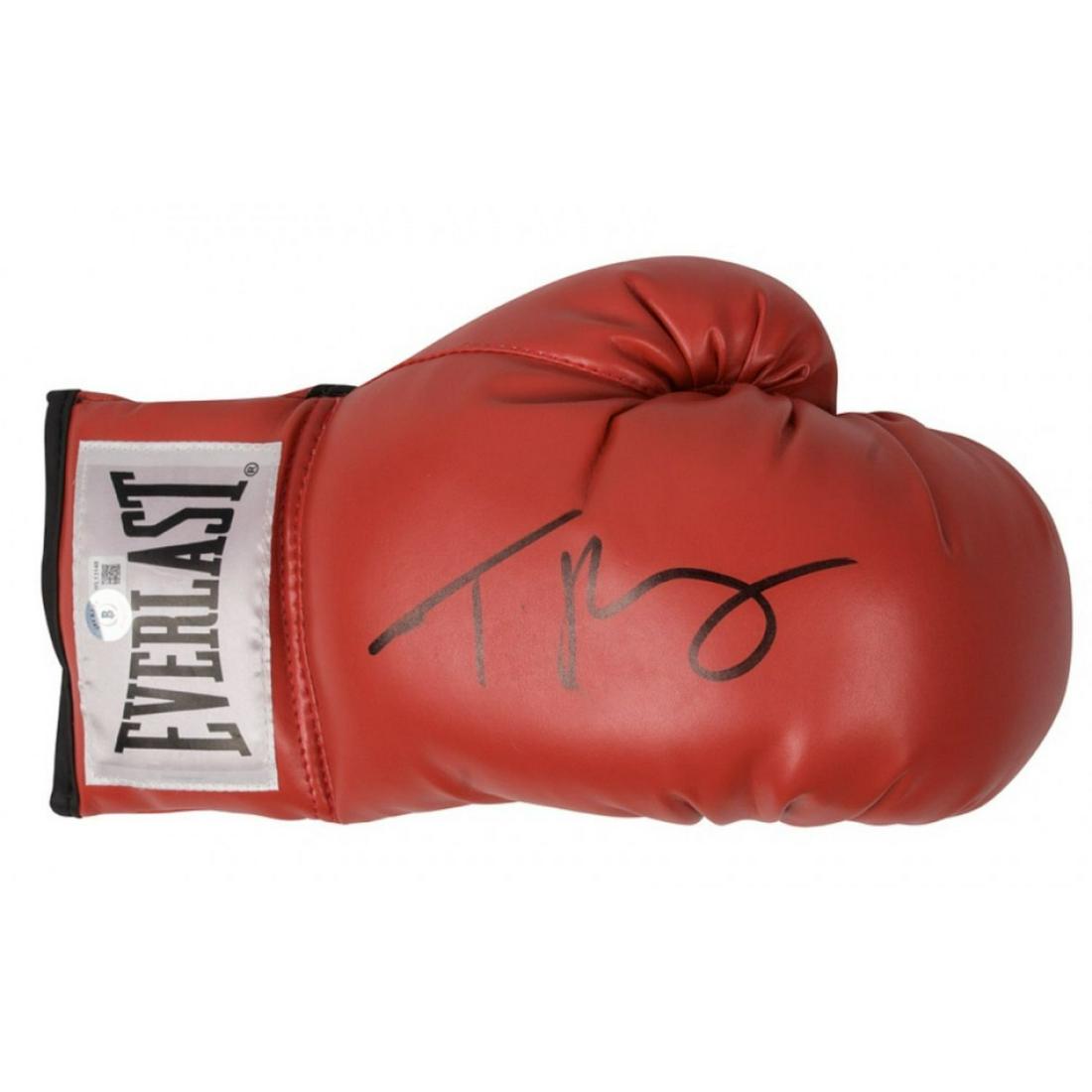 Tyson Fury Signed Everlast Boxing Glove (Beckett Hologram): Tyson Fury Signed Everlast Boxing Glove (Beckett Hologram)