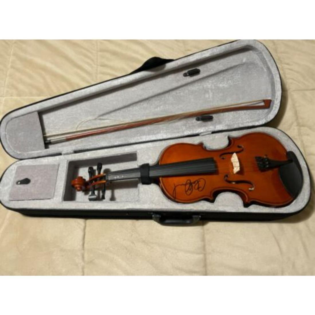 Autographed Charlie Daniels Replica fiddle with case and bow (COA): Autographed Charlie Daniels Replica fiddle with case and bow (COA)