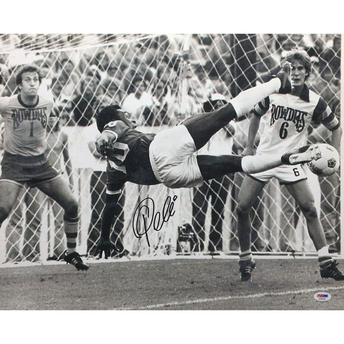 Pele Signed Soccer 16x20 Photo New York Cosmos PSA: Pele Signed Soccer 16x20 Photo *Santos *New York Cosmos PSA AD56726