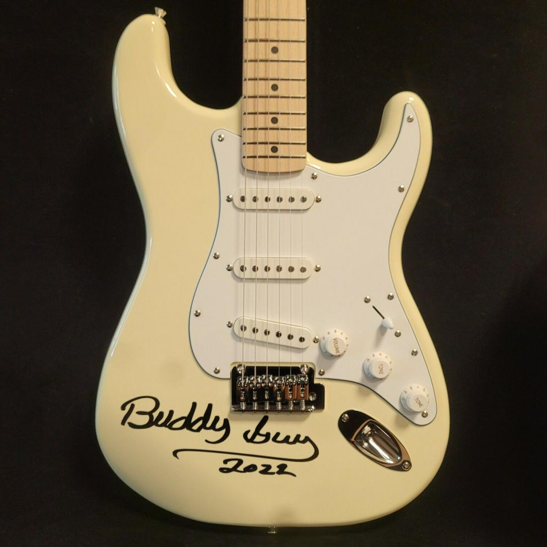 Buddy guy hand signed Guitar (BAS LOA): Buddy guy hand signed Guitar (BAS LOA)