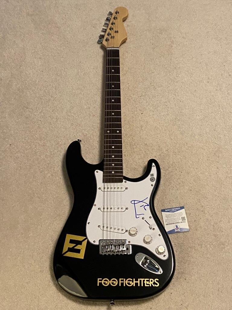 DAVE GROHL FOO FIGHTERS SIGNED AUTOGRAPHED ELECTRIC GUITAR BECKETT BAS (1 of 1)