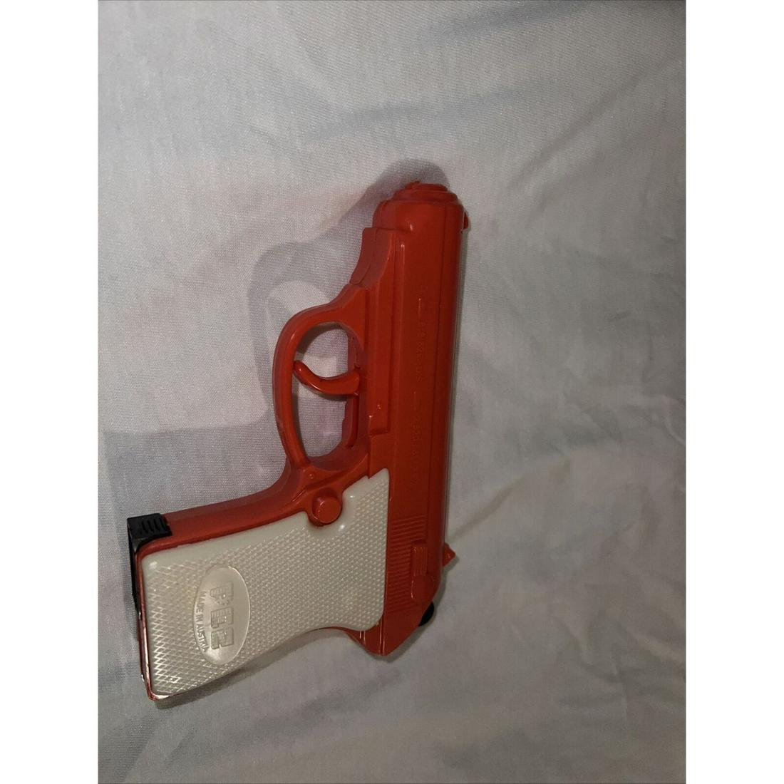 1965 RARE Vintage Pez Gun Candy Dispenser: 1965 RARE Vintage Pez Gun Candy Dispenser