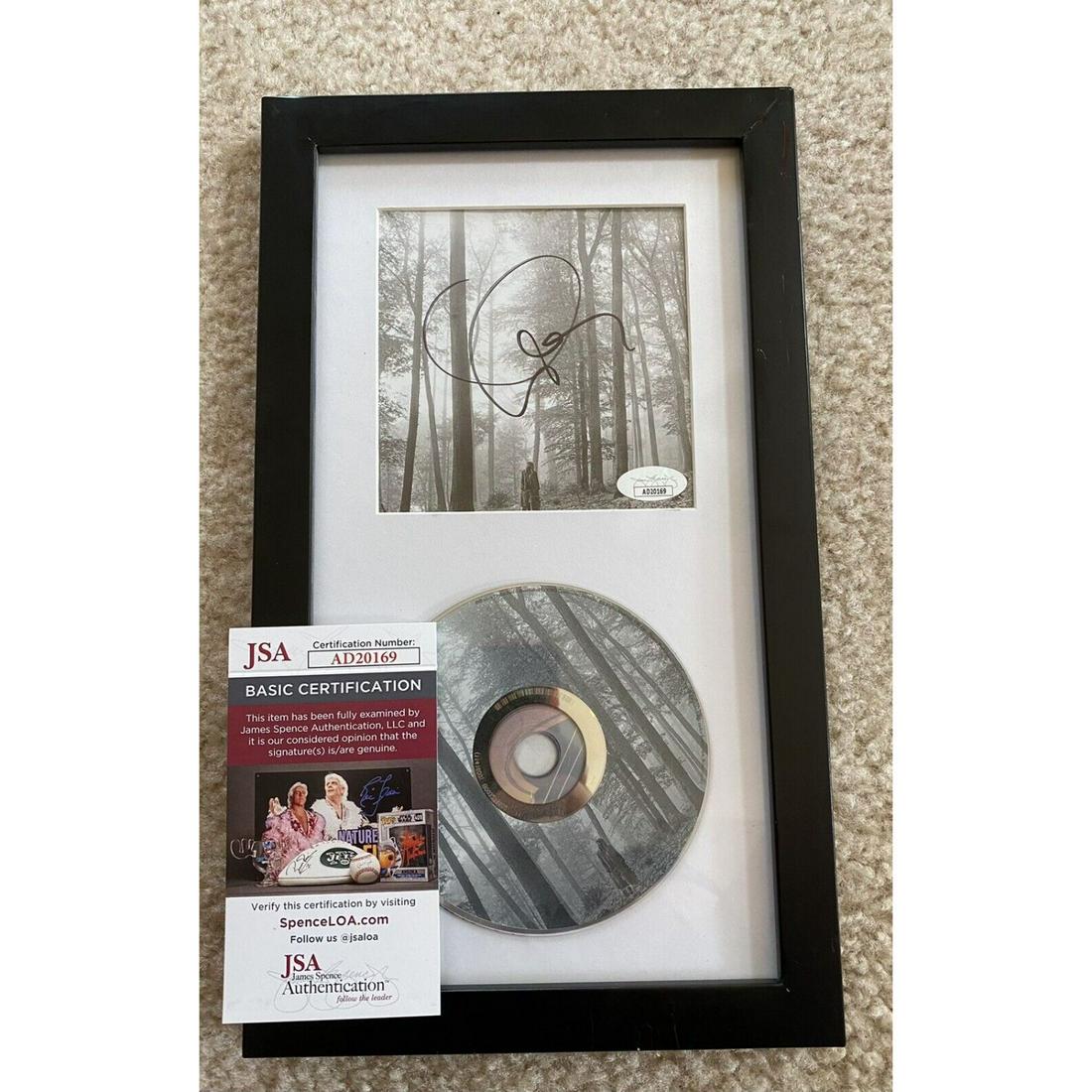 TAYLOR SWIFT SINGER SIGNED FOLKLORE CD ALBUM AUTOGRAPH FRAMED (JSA COA) (1 of 1)