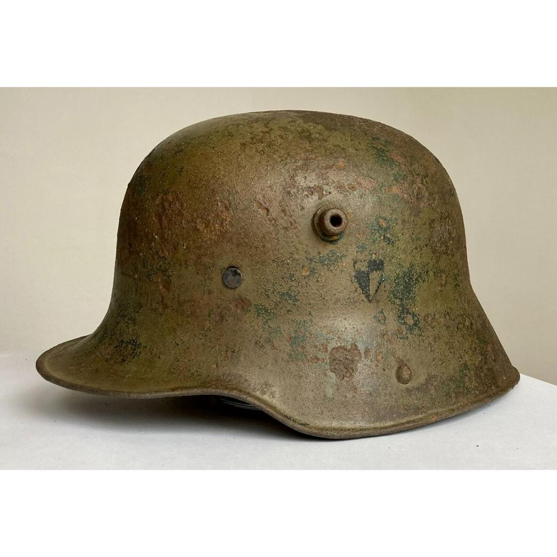 WW2 German M16 Helmet (1 of 1)
