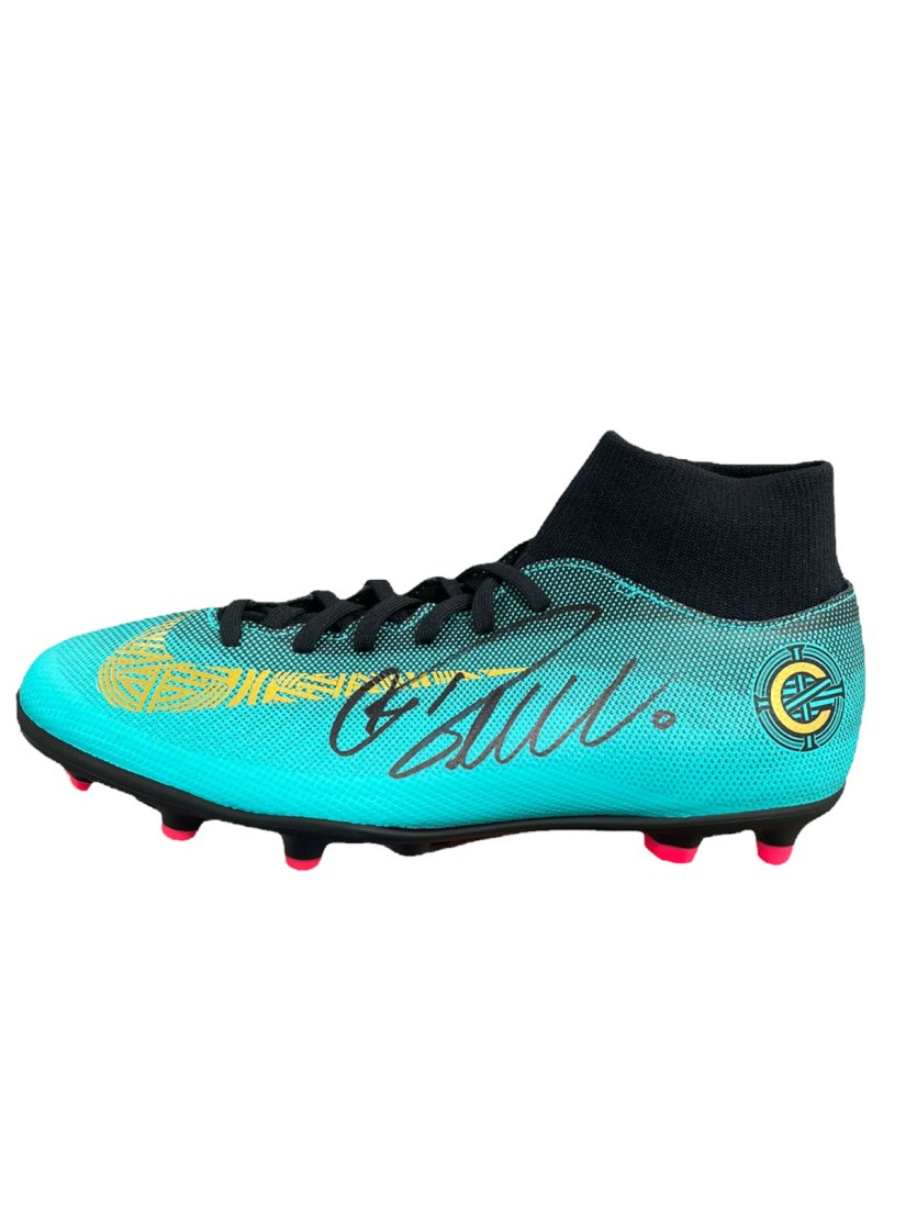 Cristiano Ronaldo Signed Soccer Cleat (Beckett): Cristiano Ronaldo Signed Soccer Cleat (Beckett)