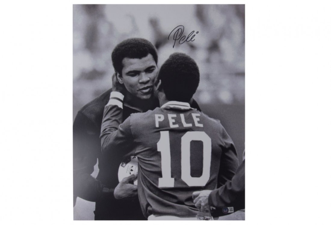 Pele Signed Photograph (Beckett COA): Pele Signed Photograph (Beckett COA)