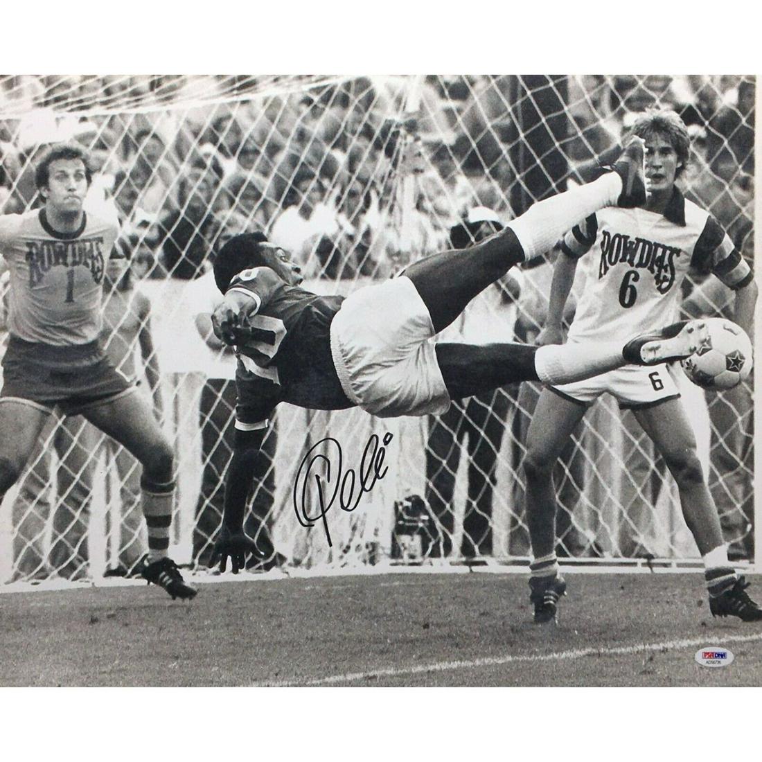 Pele Signed Soccer 16x20 Photo New York Cosmos PSA: Pele Signed Soccer 16x20 Photo *Santos *New York Cosmos PSA AD56726