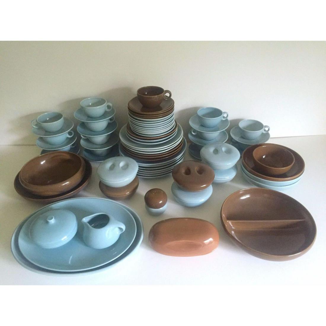 MID CENTURY MODERN RUSSEL WRIGHT IROQUOIS ICE BLUE & NUTMEG DINNERWARE 82PC SET: MID CENTURY MODERN RUSSEL WRIGHT IROQUOIS ICE BLUE & NUTMEG DINNERWARE 82PC SET