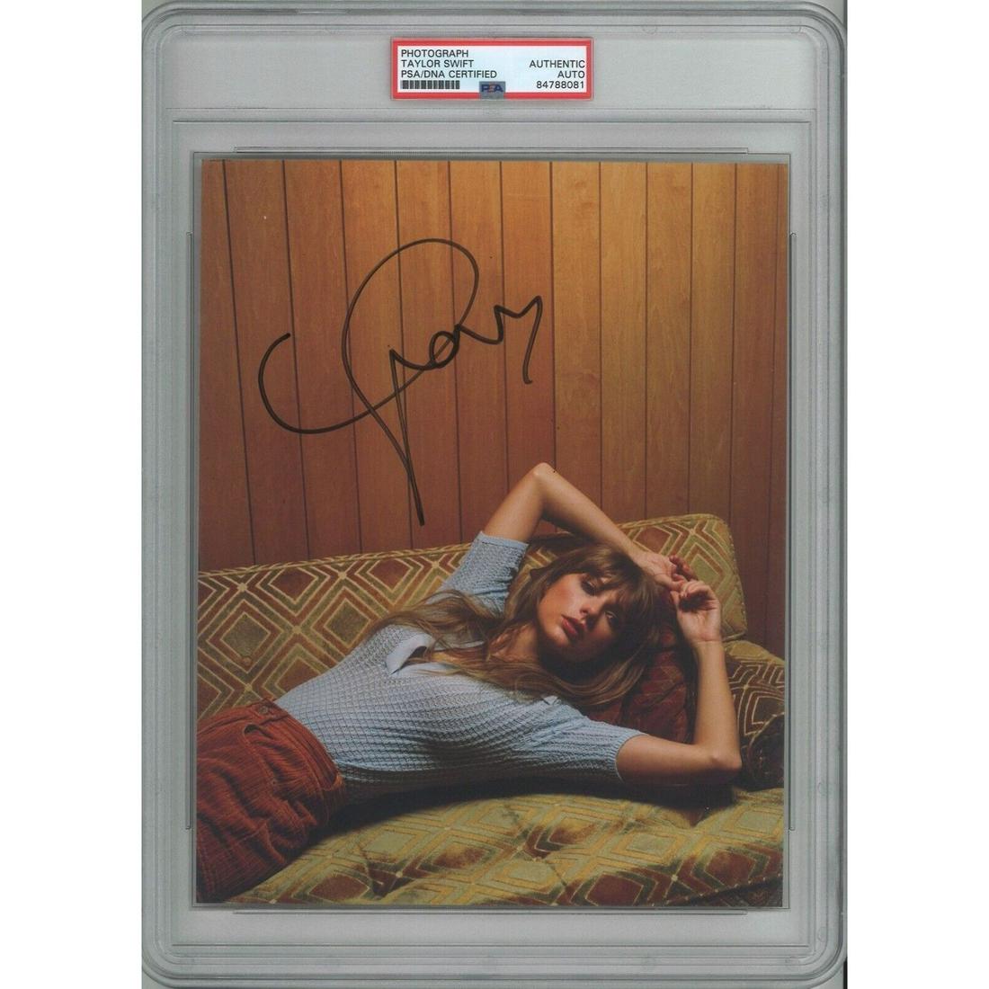 Taylor Swift Signed 8x10 Photo (PSA) (1 of 1)