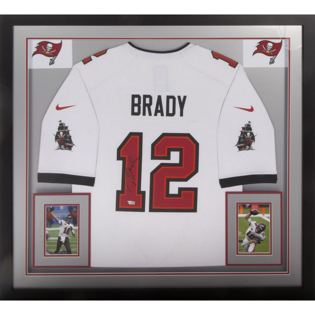 TOM BRADY SIGNED TAMPA BAY BUCCANEERS JERSEY FRAMED DISPLAY (FANATICS) (1 of 1)