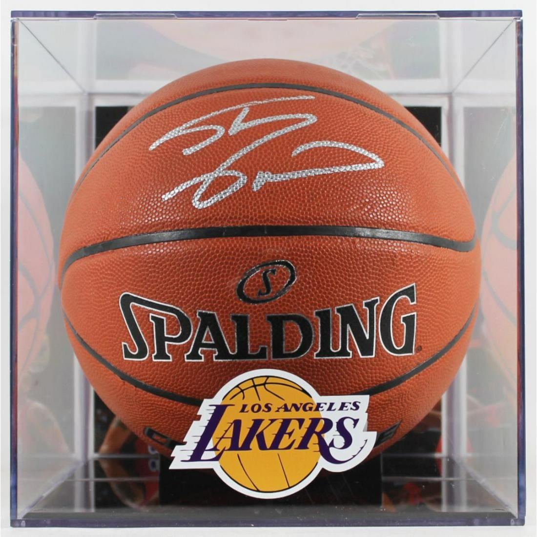 Shaquille O'Neal Signed Basketball with Display Case (Beckett) (1 of 1)