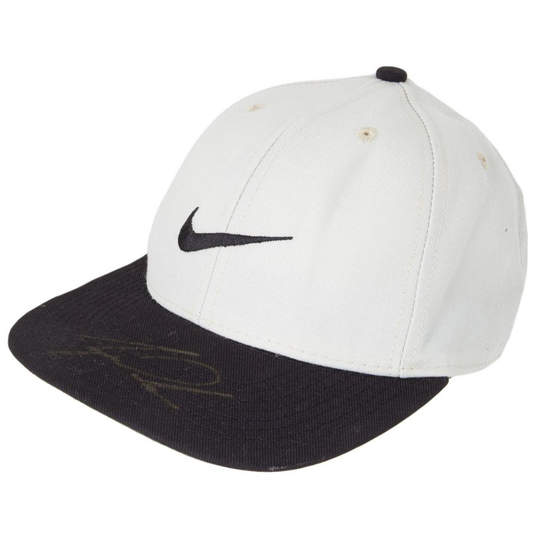 TIGER WOODS SIGNED GOLF HAT (1 of 2)