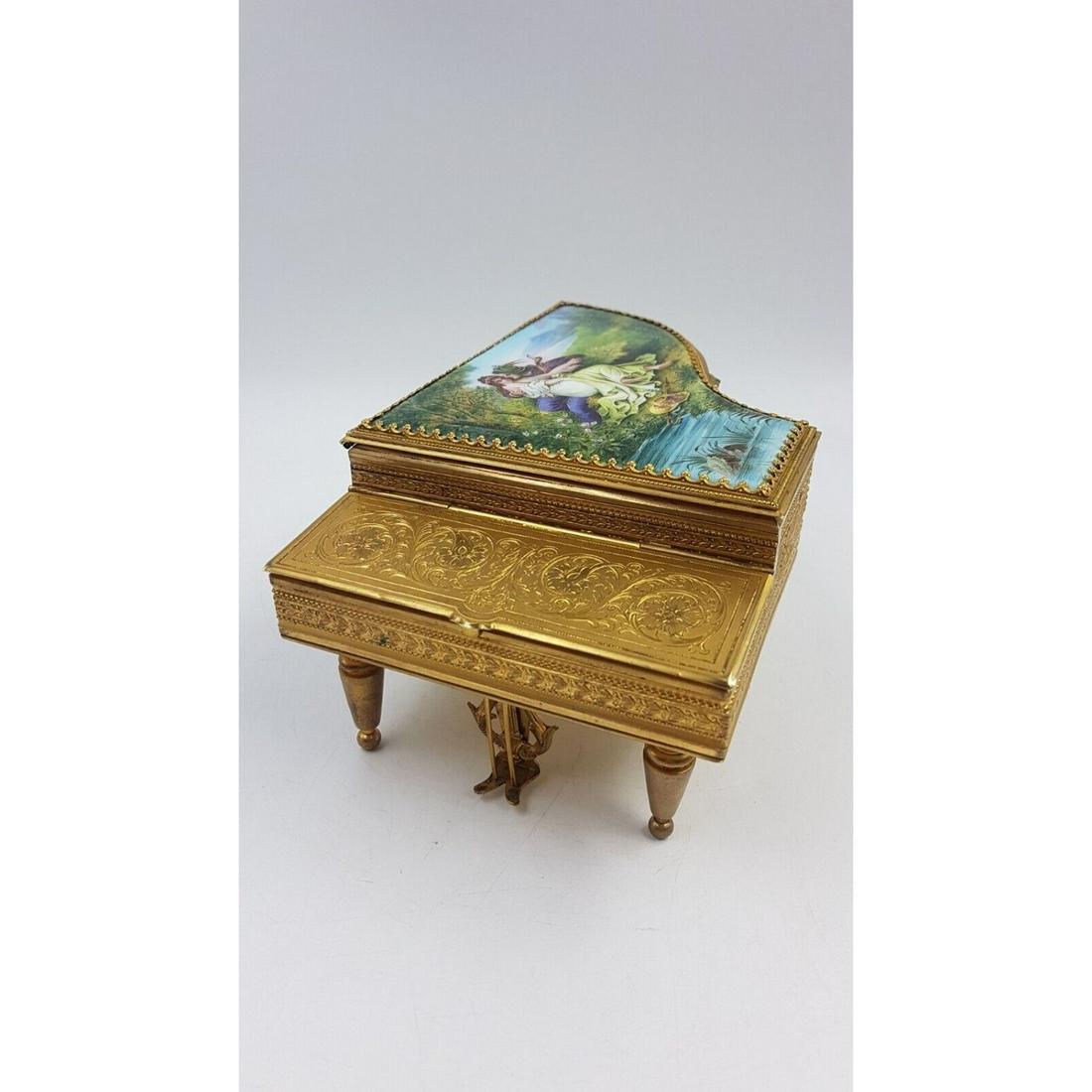 Antique Enamel piano music box with automaton erotic scene - ca. 1880: Antique Enamel piano music box with automaton erotic scene - ca. 1880 (Height: 8 cm Depth:11 cm Width:18 cm)