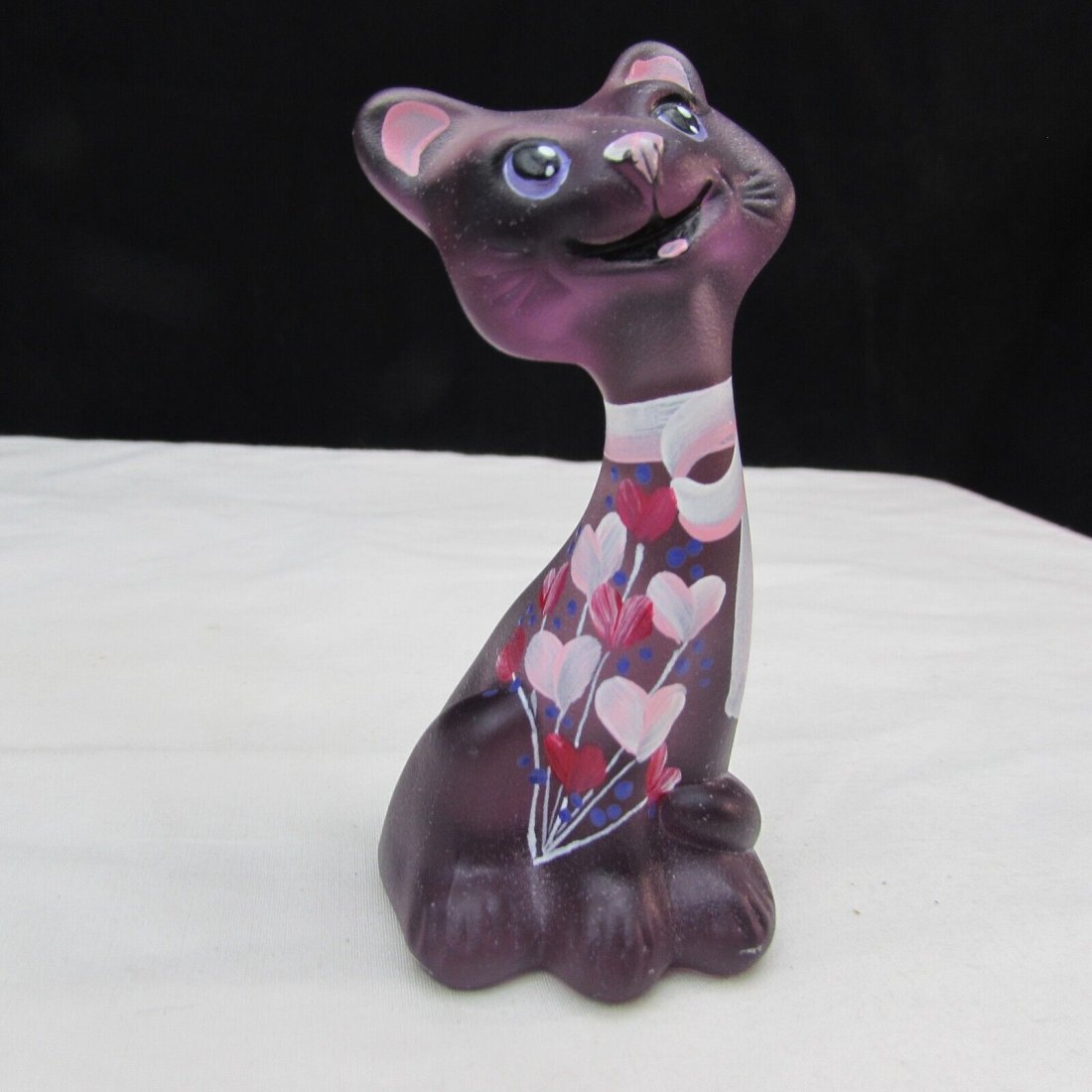Limited Edition 4"x2" Hand Painted Fenton Hand Blown Art Glass Cat Sculpture /25: Limited Edition 4"x2" Hand Painted Fenton Hand Blown Art Glass Cat Sculpture /25