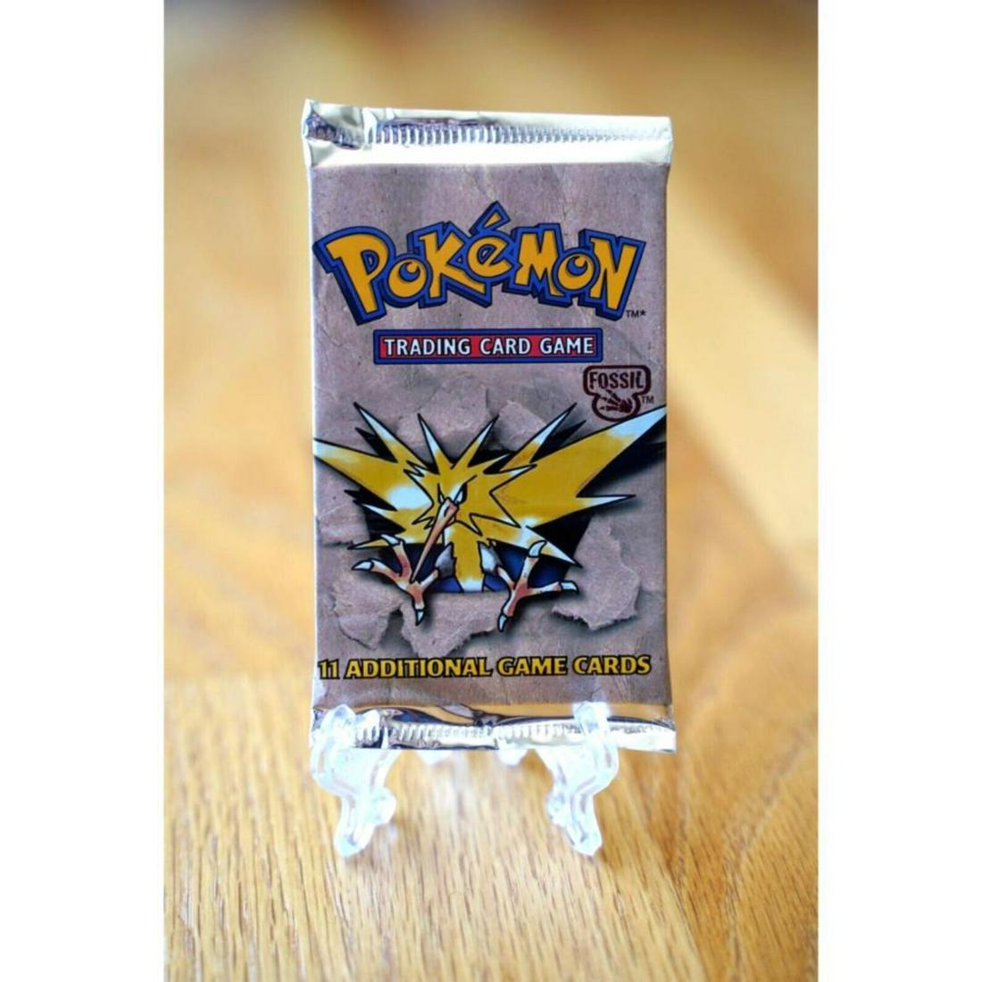 1999 Pokemon WOTC Fossil Unlimited Booster Pack Sealed Zapdos: 1999 Pokemon WOTC Fossil Unlimited Booster Pack Sealed Zapdos