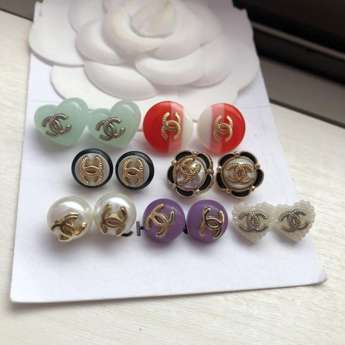 Chanel vintage button logo mark antique pearl mixed color gold black set product (1 of 2)