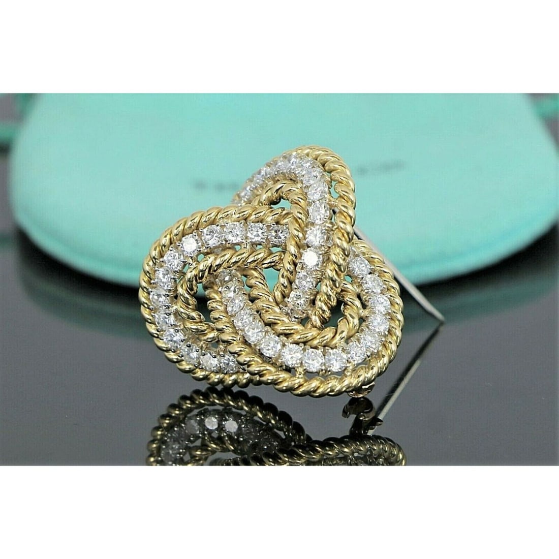 $20K Rare Vintage Tiffany Co 18K Gold Round Diamond Interlocking Rope Pin Brooch: DescriptionsTiffany & Co 18K Yellow Gold Round Diamond Interlocking Rope Pin BroochRare piece from Tiffany & CoPin brooch is excellent for its age18k yellow gold pin brooch 20gDiamonds measure between
