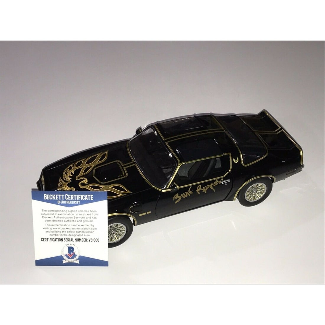 Burt Reynolds Rare Signed 1:18 Scale Prop Car Smokey And The Bandit Movie BAS (1 of 2)