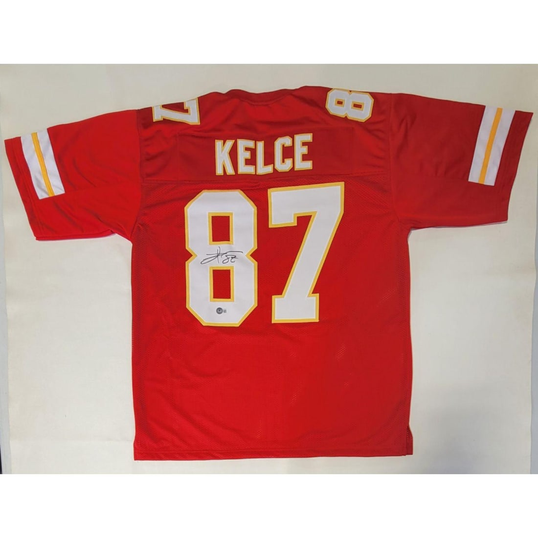 Travis Kelce Signed Jersey (Beckett): Travis Kelce Signed Jersey (Beckett)