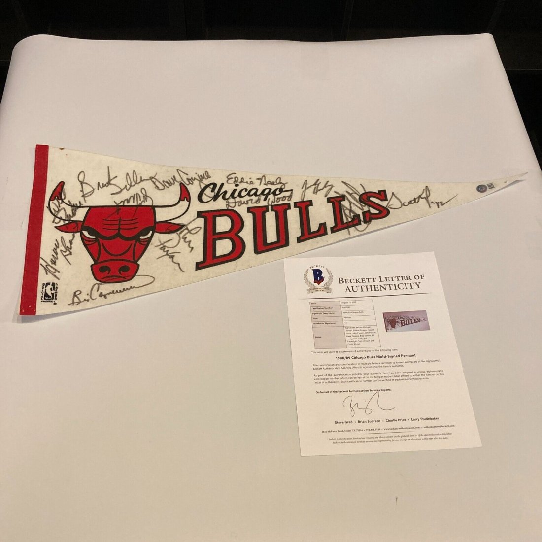 Michael Jordan 1988-89 Chicago Bulls Team Signed Pennant Beckett COA: Michael Jordan 1988-89 Chicago Bulls Team Signed Pennant Beckett COAA 1988-89 Chicago Bulls Team Signed Autograph Pennant Including Michael Jordan (Beckett Authentication Services BAS Certified),compr