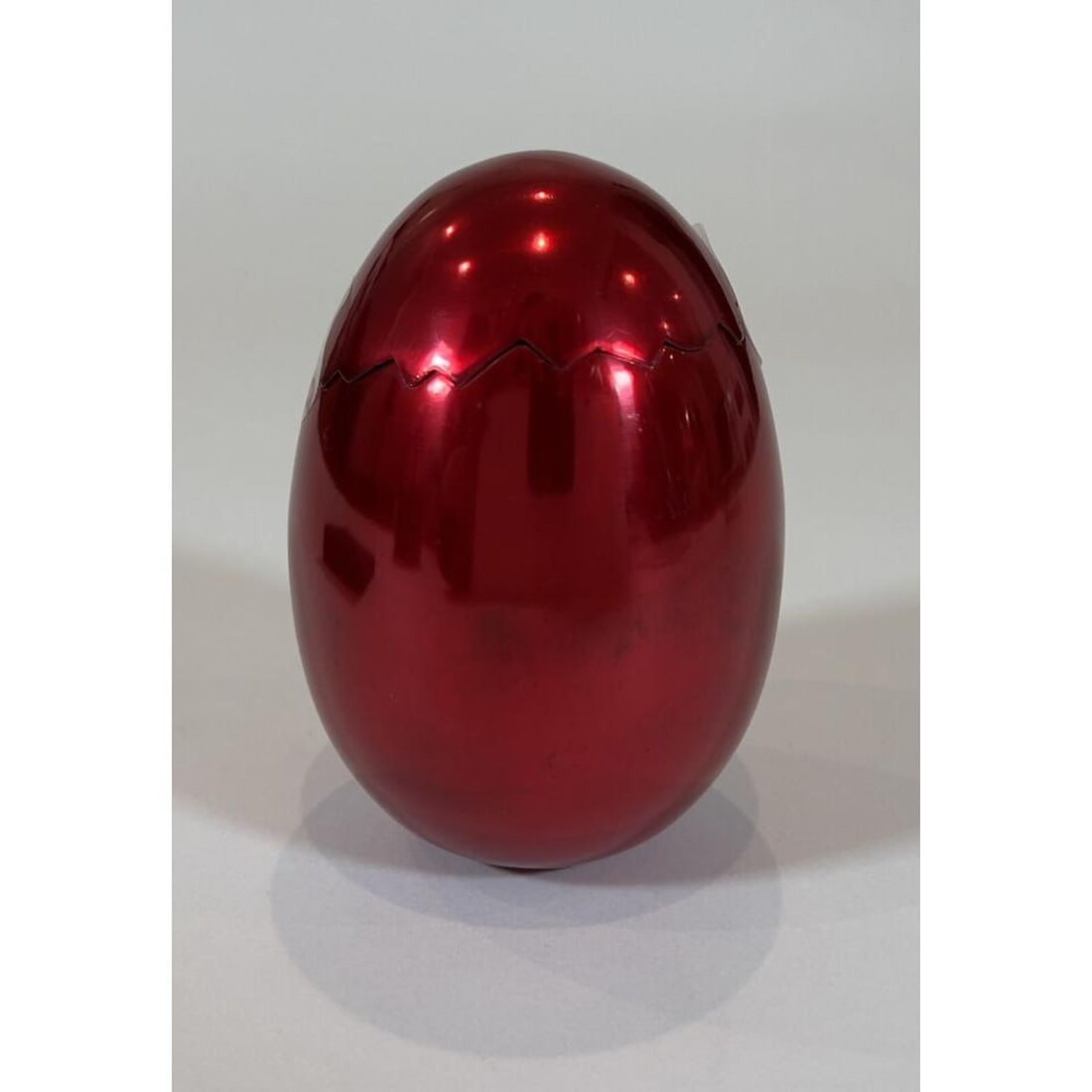 Jeff Koons New Cracked Red Egg Art Sculpture Broad Contemporary Art Museum (1 of 7)