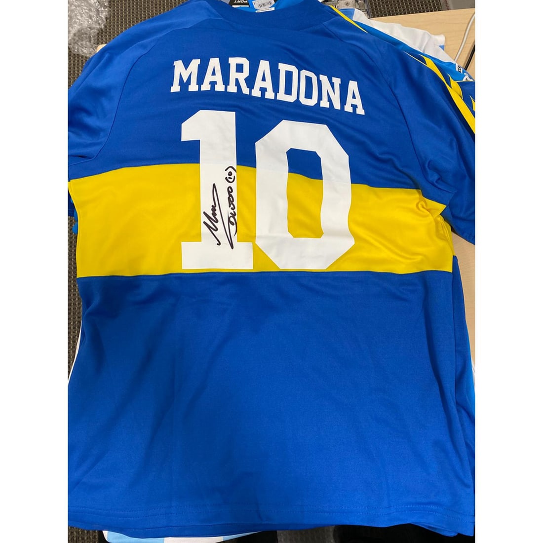 RARE maradona signed Boca Jnrs Jersey with COA: RARE maradona signed Boca Jnrs Jersey with COA