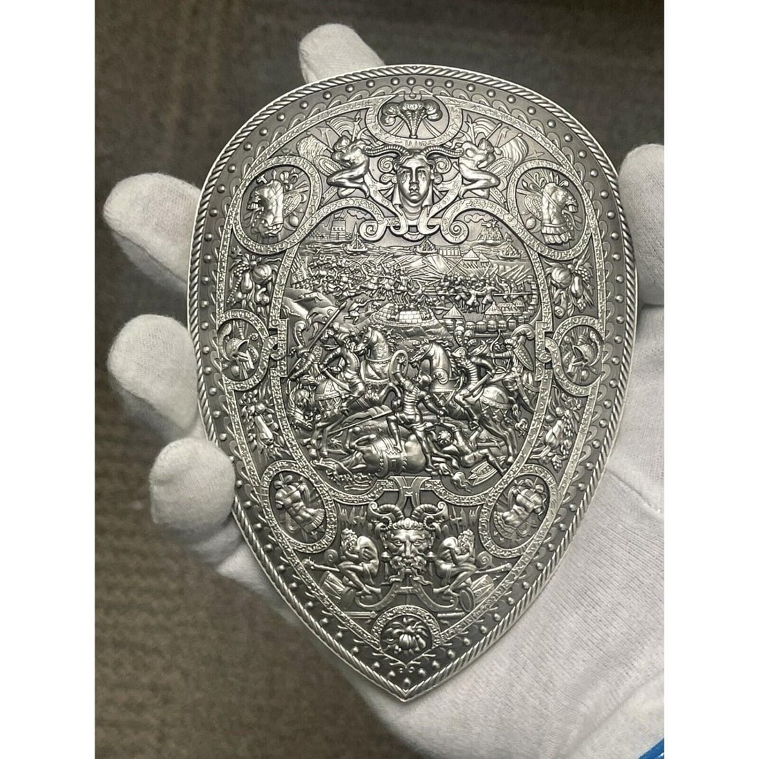 SHIELD OF HENRY II DE FRANCE 1 KILO Pure Silver Light Antique Finish CAPSULE: SHIELD OF HENRY II DE FRANCE 1 KILO Pure Silver Light Antique Finish CAPSULE