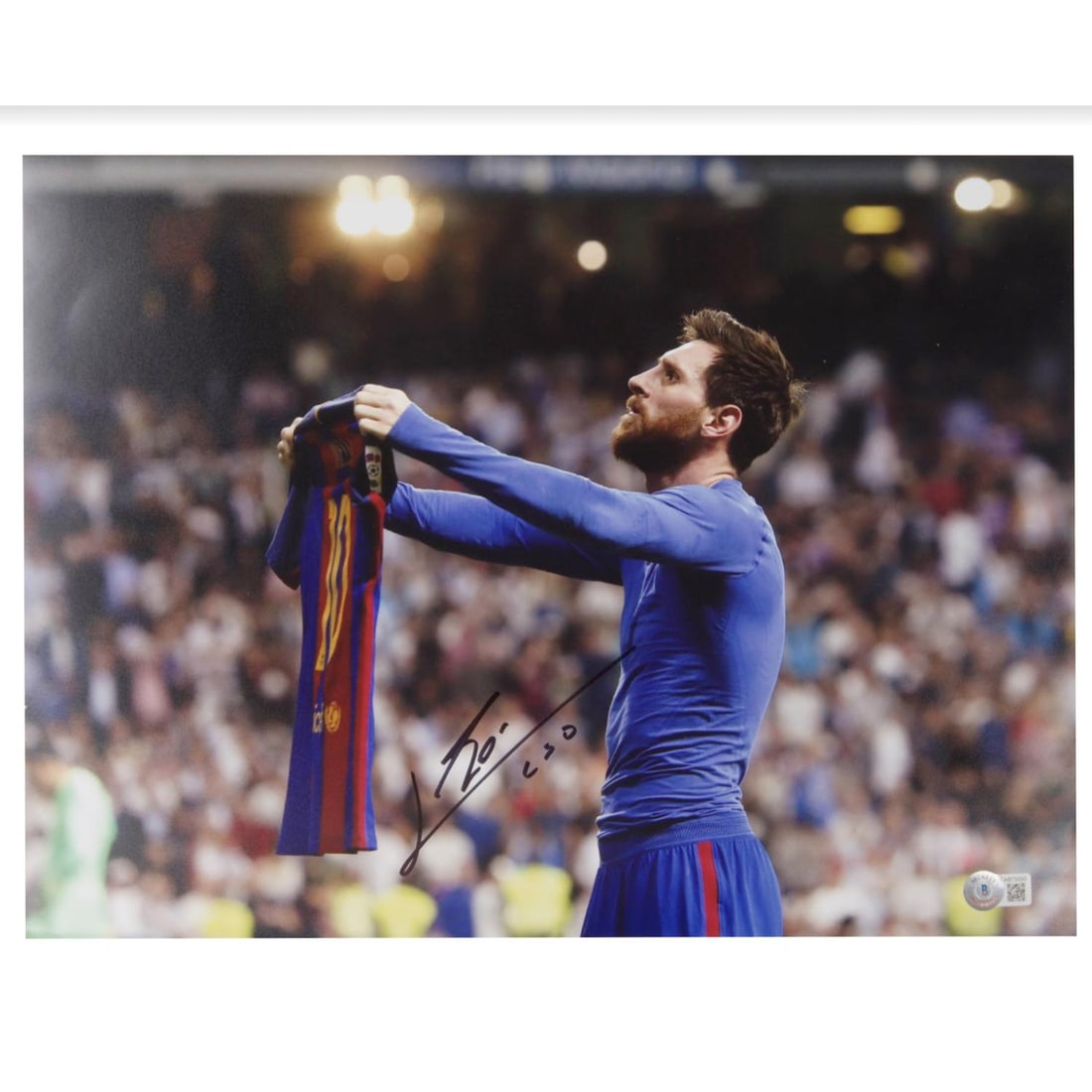 Lionel Messi Signed Photograph 12 x 16 (Beckett): Lionel Messi Signed Photograph 12 x 16 (Beckett)