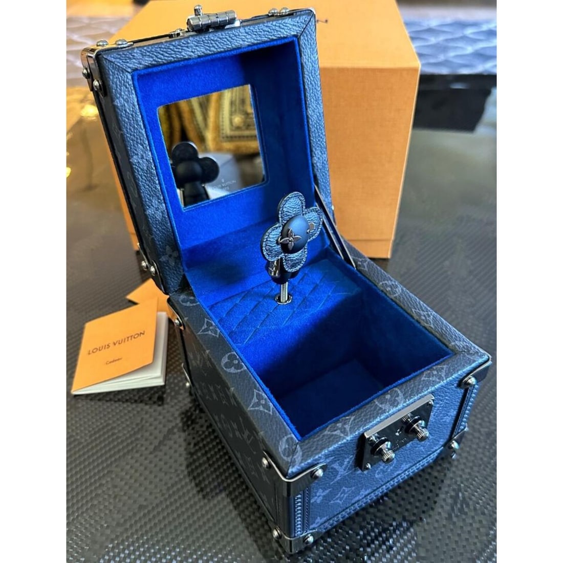 Louis Vuitton Vivienne music box GI0400 Rare Collectible: Louis Vuitton Vivienne music box GI0400 Rare Collectible