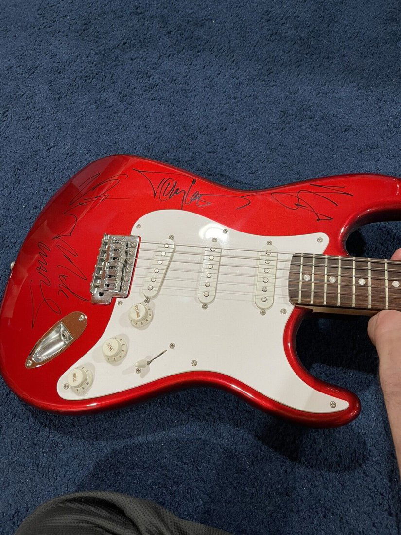 Rare Motley Crue Signed on Body Strat Guitar Nikki Sixx Neil Tommy Lee Mars JSA (1 of 2)