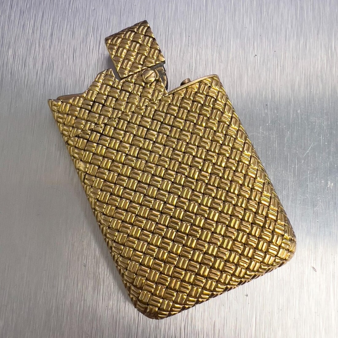Van Cleef & Arpels / Asprey NY 18k Yellow Gold Wafer Textured Lighter RARE: Van Cleef & Arpels / Asprey NY 18k Yellow Gold Wafer Textured Lighter RARE