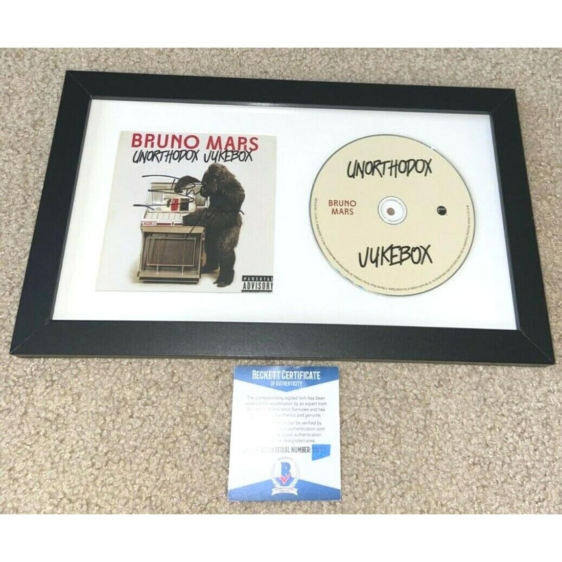BRUNO MARS SIGNED UNORTHODOX JUKEBOX CD COVER FRAMED SINGER 24K MAGIC BAS: BRUNO MARS SIGNED UNORTHODOX JUKEBOX CD COVER FRAMED SINGER 24K MAGIC BAS
