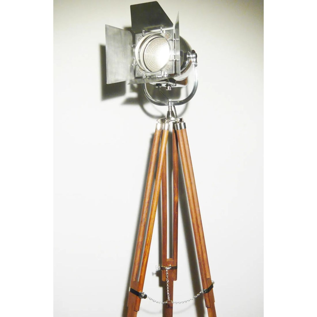 VINTAGE *FILM*LAMP* INDUSTRIAL ANTIQUE ART DECO STRAND *JIELDE* *ALESSI* THEATRE LIGHT: VINTAGE *FILM*LAMP* INDUSTRIAL ANTIQUE ART DECO STRAND *JIELDE* *ALESSI* THEATRE LIGHTThe light has been superbly engineered, and features a die cast ventilated body, 360 degree rotation, Iconic circu