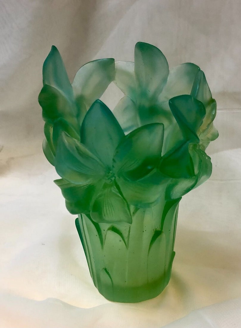 Daum 6 3/4" Amaryllis Vase. New "In Box" (1 of 3)